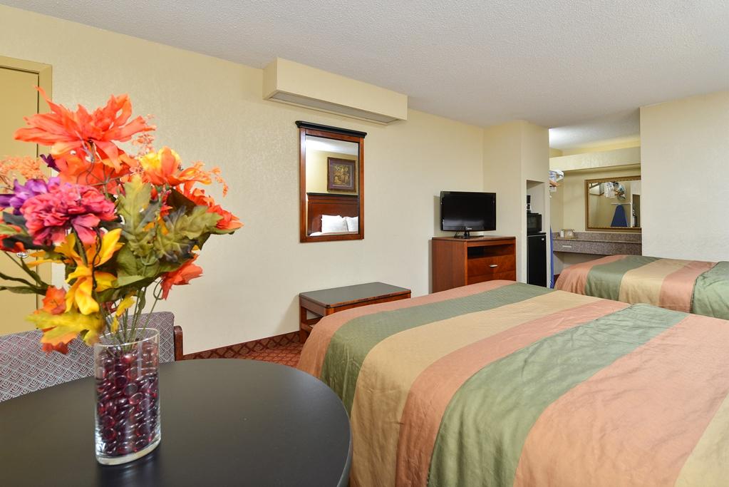 Americas Best Value Inn - Брукгейвен Номер фото