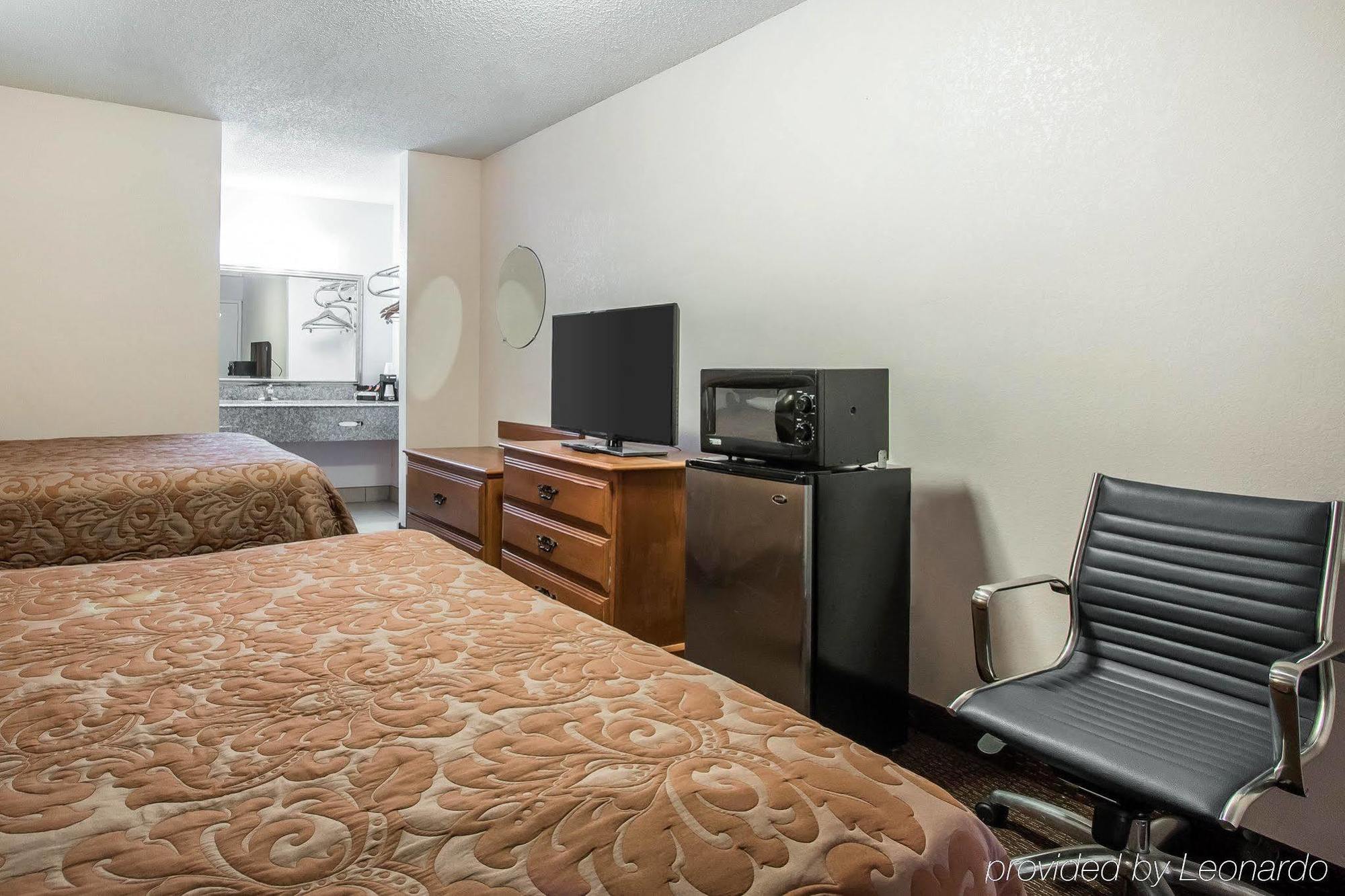 Americas Best Value Inn - Брукгейвен Екстер'єр фото