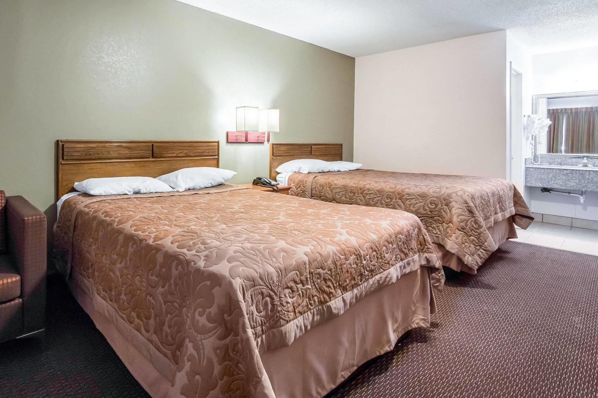 Americas Best Value Inn - Брукгейвен Екстер'єр фото