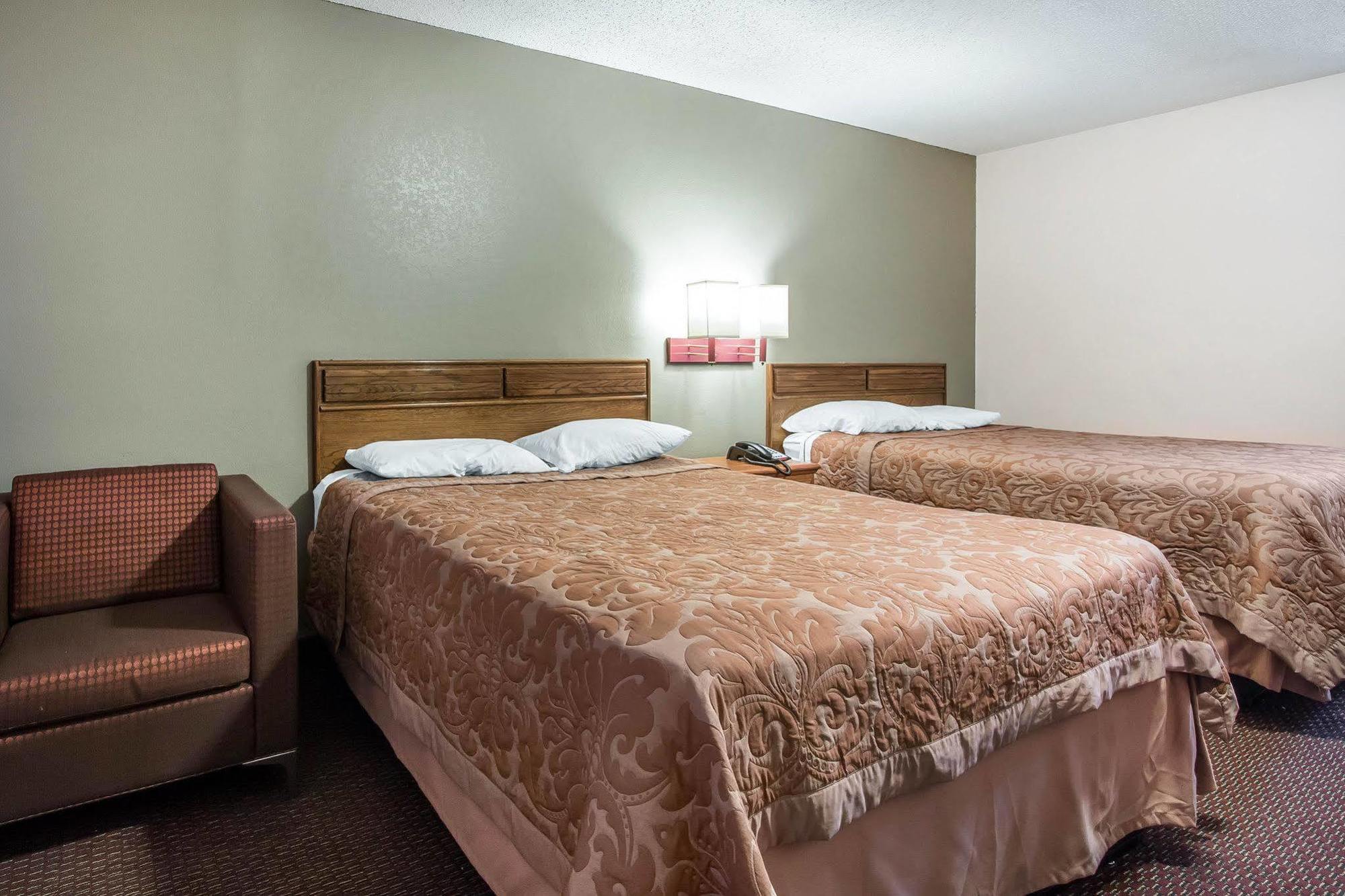 Americas Best Value Inn - Брукгейвен Екстер'єр фото