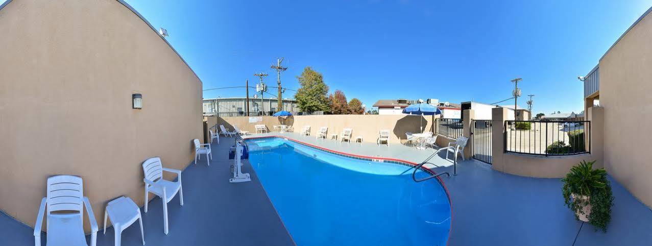 Americas Best Value Inn - Брукгейвен Екстер'єр фото